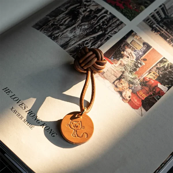 Handcrafted Vintage Cowhide Leather Cat Creative Keychain