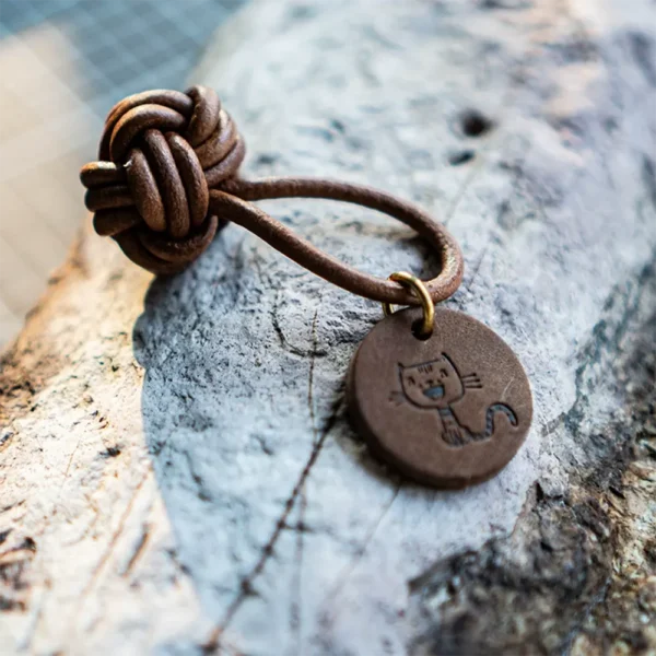 Handcrafted Vintage Cowhide Leather Cat Creative Keychain