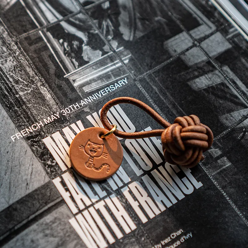 Handcrafted Vintage Cowhide Leather Cat Creative Keychain