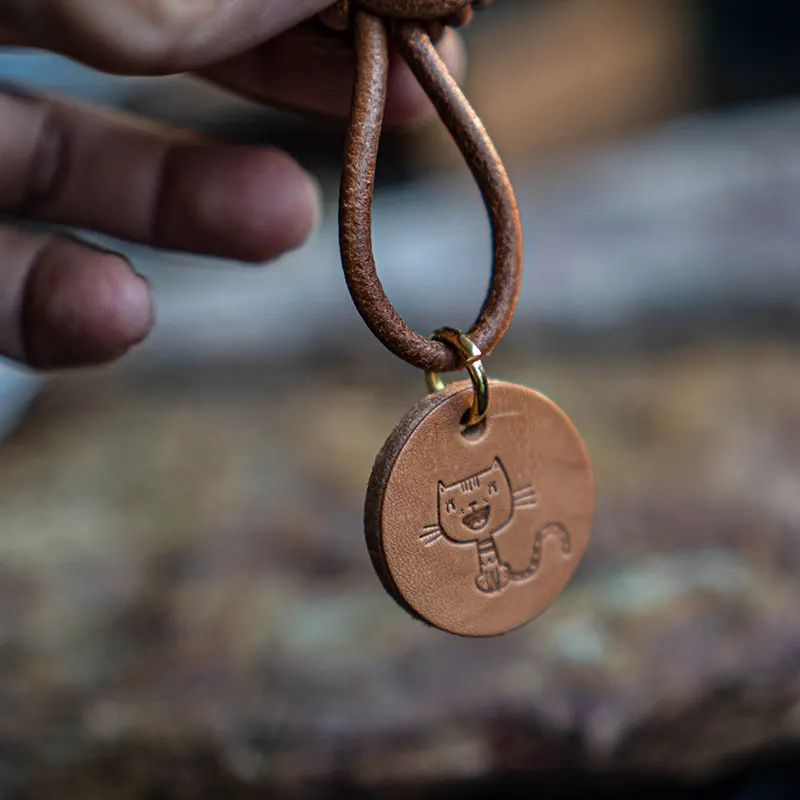 Handcrafted Vintage Cowhide Leather Cat Creative Keychain