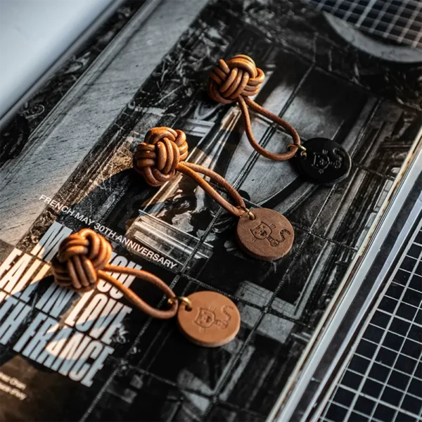 Handcrafted Vintage Cowhide Leather Cat Creative Keychain