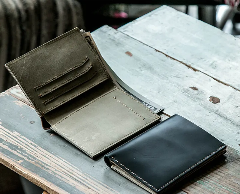 Luxury Minimalist Short Wallet Full-Grain Leather without Inner Compartments
