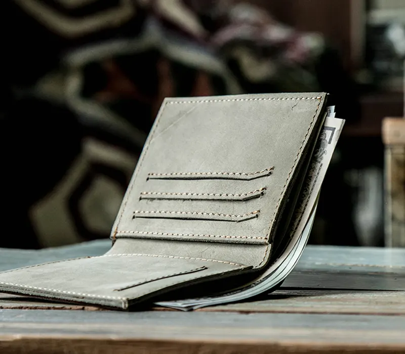 Luxury Minimalist Short Wallet Full-Grain Leather without Inner Compartments