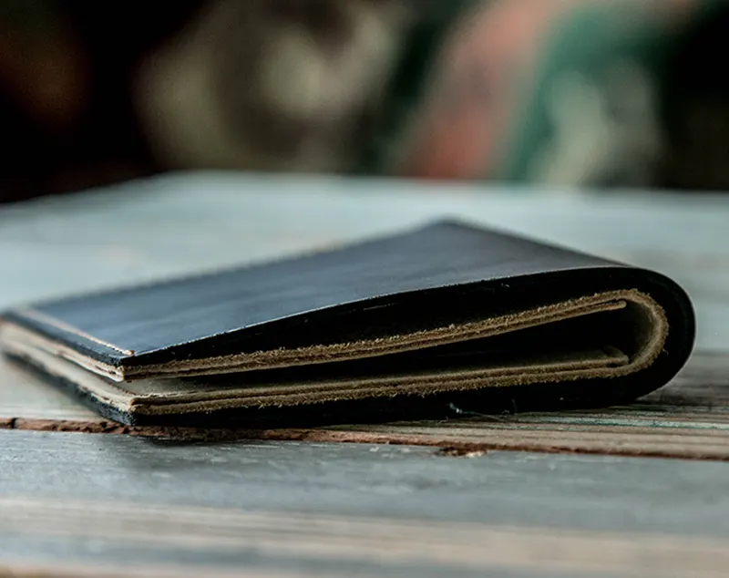 Luxury Minimalist Short Wallet Full-Grain Leather without Inner Compartments