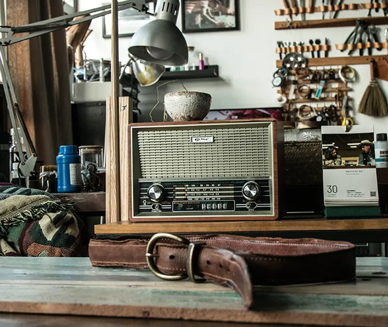 Niche Snake Scale Design Vintage Cowhide Men's Reversible Belt