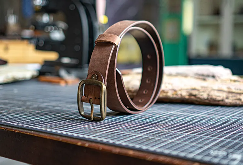 Rugged Vintage Workwear Style Men's Full-Grain Leather Belt